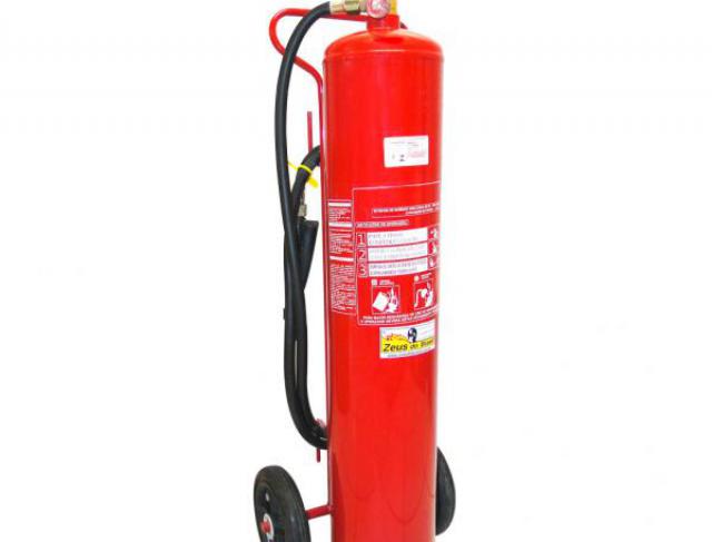 Extintor carreta PQS 20kg BC